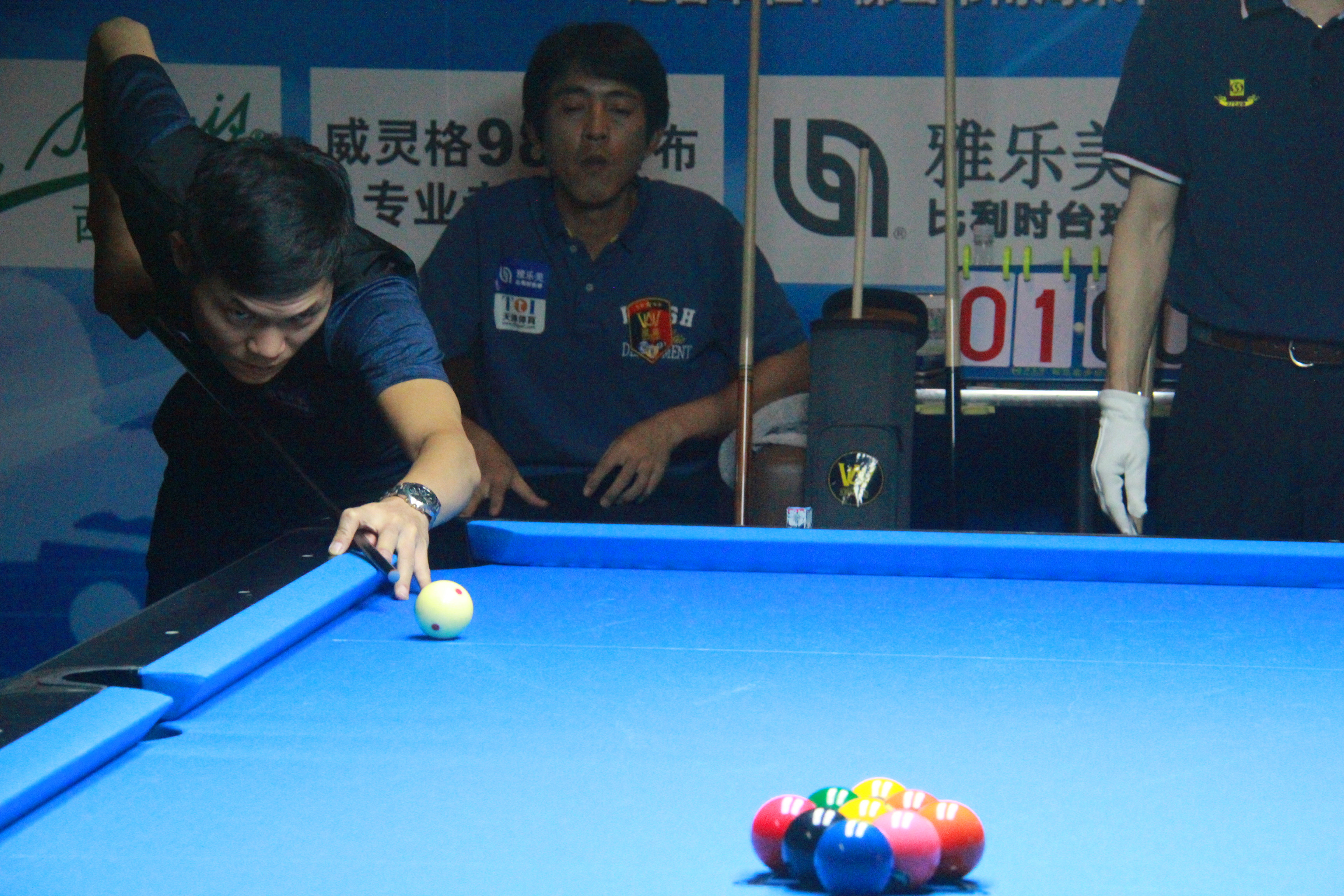 而反对者则 而反对者则