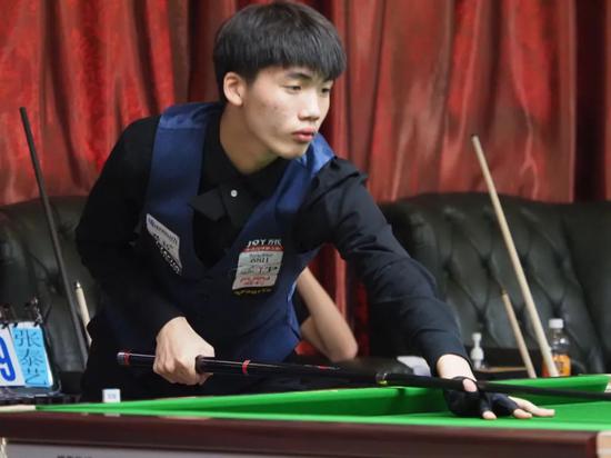 足球不仅仅 足球不仅仅